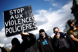 معترضان فرانسوی ساختمان بورس پاریس را اشغال کردند