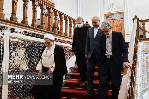 محمدباقر قالیباف رئیس مجلس شورای اسلامی شب گذشته در افطار ۲۷ فروردین ۱۴۰۲ میزبان حجت‌الاسلام علی‌اکبر ناطق‌نوری، غلامعلی حدادعادل و علی لاریجانی رؤسای پیشین مجلس شورای اسلامی بود