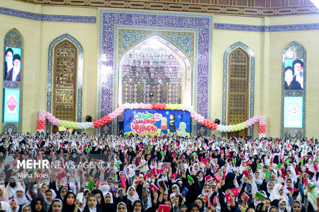 İlk orucunu tutan ilk okul öğrenci kızları için kutlama töreni düzenlendi