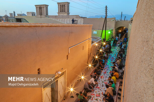 شوخی وزیر در مورد پیام رسانها/دعوت از عربستان برای پرونده افطار شوخی وزیر در مورد پیام رسانها/دعوت از عربستان برای پرونده افطار