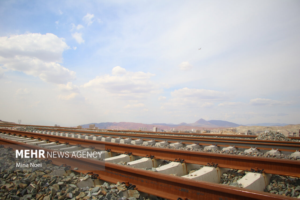 توسعه زیرساختهای ریلی آذربایجان غربی/امسال ایستگاهها تکمیل می شود