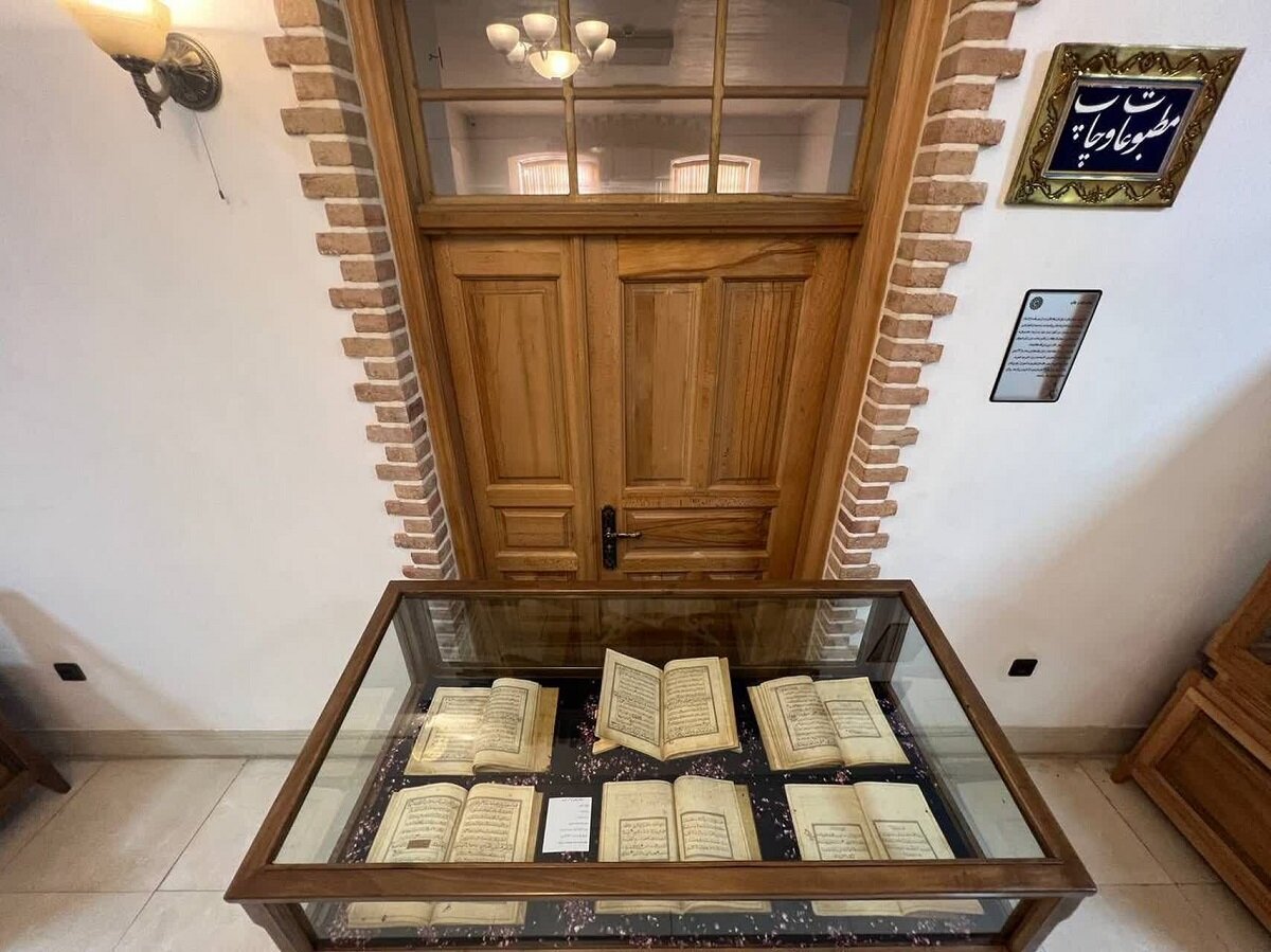 نمایشگاه قرآنهای خطی در موزه عمارت شهرداری اردبیل افتتاح شد