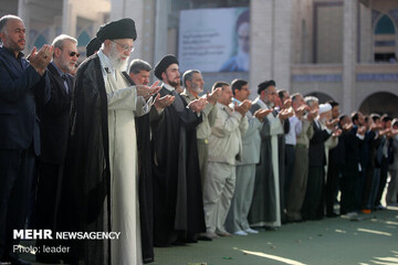درب‌های مصلای امام خمینی (ره) به روی نمازگزاران عید فطر باز شد