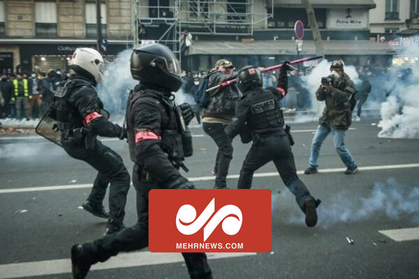 استفاده از گاز اشک‌آور برای مقابله با معترضان در پاریس