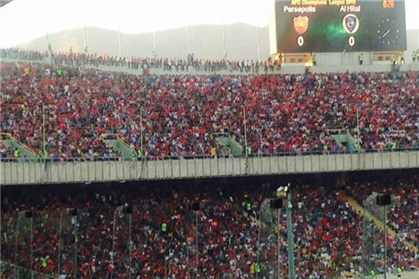 ورزشگاه آزادی هر روز کوچکتر میشود/ چرا نباید پرسپولیس حذف شود!