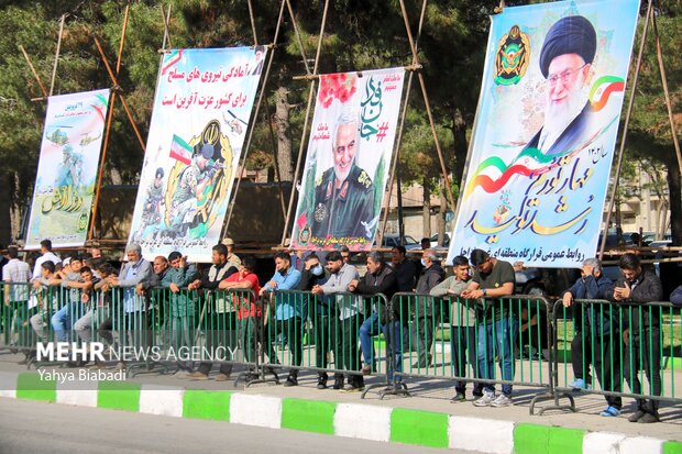مراسم رژه روز ارتش در کرمانشاه