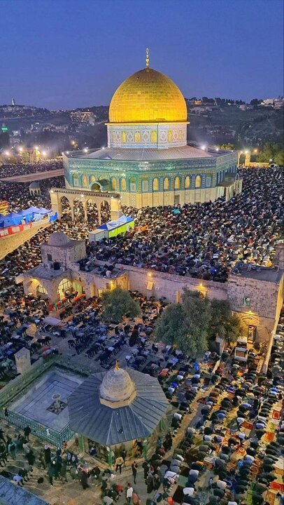 حضور بیش از ۲۸۰ هزار نمازگزار فلسطینی در مسجدالاقصی+ تصاویر