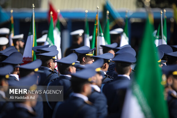 مراسم رژه روز ارتش صبح سه شنبه ۲۹ فروردین با حضور حجت الاسلام سیدابراهیم رییسی، رییس جمهور و فرمانده‌هان نیروهای مسلح برگزار شد
