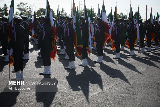 مراسم رژه روز ارتش صبح سه شنبه ۲۹ فروردین با حضور حجت الاسلام سیدابراهیم رییسی، رییس جمهور و فرمانده‌هان نیروهای مسلح برگزار شد