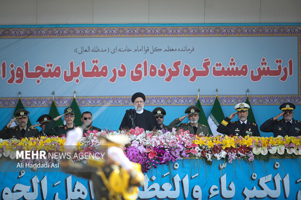 حجت الاسلام سید ابراهیم رئیسی رئیس جمهور در مراسم روز ارتش حضور دارد