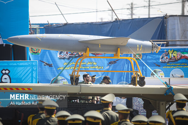 مراسم رژه روز ارتش صبح سه شنبه ۲۹ فروردین با حضور حجت الاسلام سیدابراهیم رییسی، رییس جمهور و فرمانده‌هان نیروهای مسلح برگزار شد