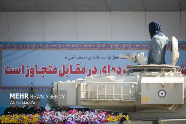 مراسم رژه روز ارتش صبح سه شنبه ۲۹ فروردین با حضور حجت الاسلام سیدابراهیم رییسی، رییس جمهور و فرمانده‌هان نیروهای مسلح برگزار شد