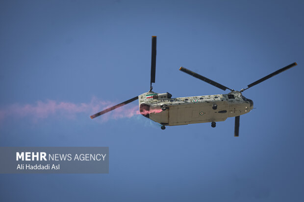 مراسم رژه روز ارتش صبح سه شنبه ۲۹ فروردین با حضور حجت الاسلام سیدابراهیم رییسی، رییس جمهور و فرمانده‌هان نیروهای مسلح برگزار شد