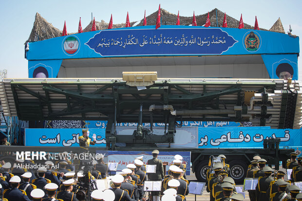 مراسم رژه روز ارتش صبح سه شنبه ۲۹ فروردین با حضور حجت الاسلام سیدابراهیم رییسی، رییس جمهور و فرمانده‌هان نیروهای مسلح برگزار شد