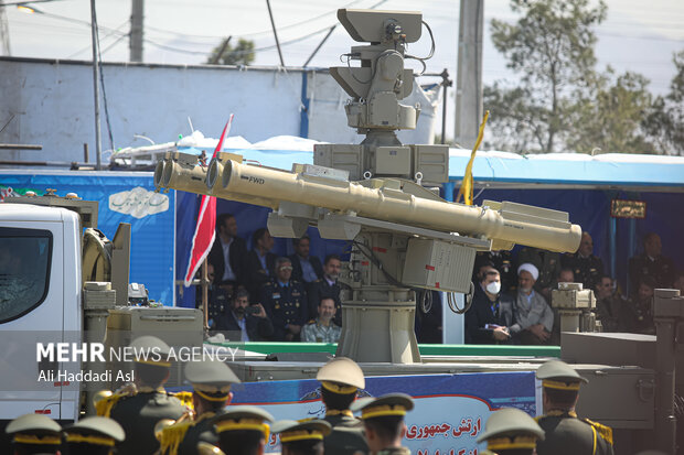 مراسم رژه روز ارتش صبح سه شنبه ۲۹ فروردین با حضور حجت الاسلام سیدابراهیم رییسی، رییس جمهور و فرمانده‌هان نیروهای مسلح برگزار شد