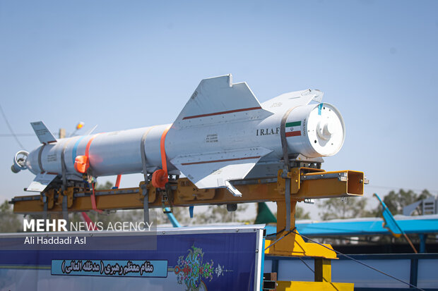 مراسم رژه روز ارتش صبح سه شنبه ۲۹ فروردین با حضور حجت الاسلام سیدابراهیم رییسی، رییس جمهور و فرمانده‌هان نیروهای مسلح برگزار شد