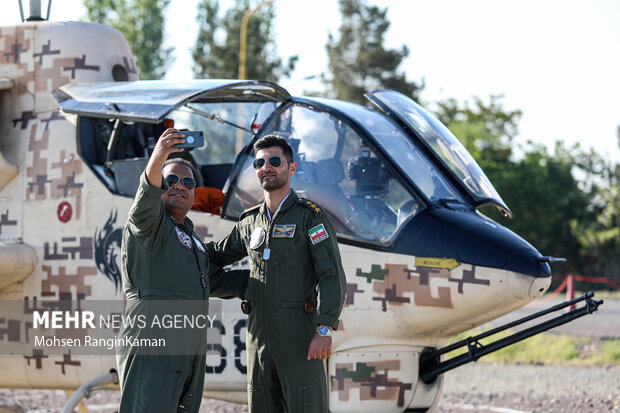 IRIAF stages aerial parade on National Army Day