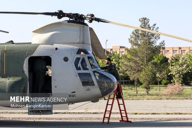 IRIAF stages aerial parade on National Army Day