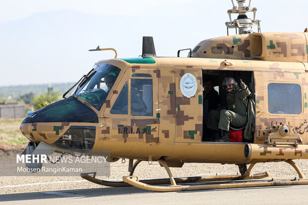 IRIAF stages aerial parade on National Army Day