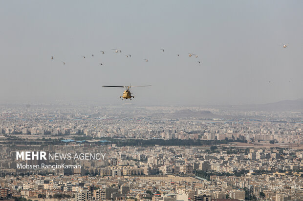 IRIAF stages aerial parade on National Army Day