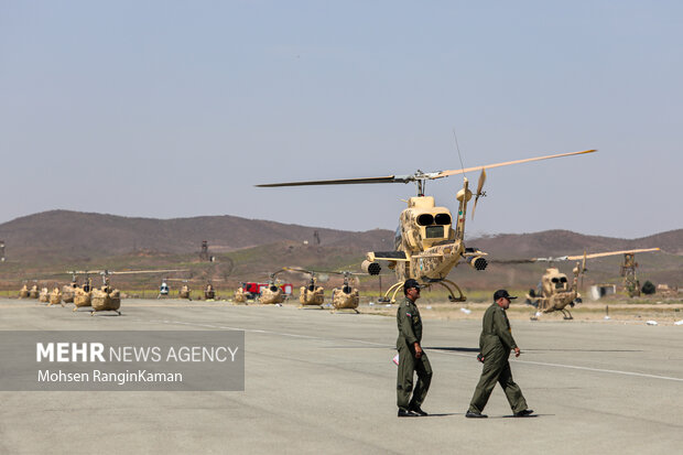 IRIAF stages aerial parade on National Army Day