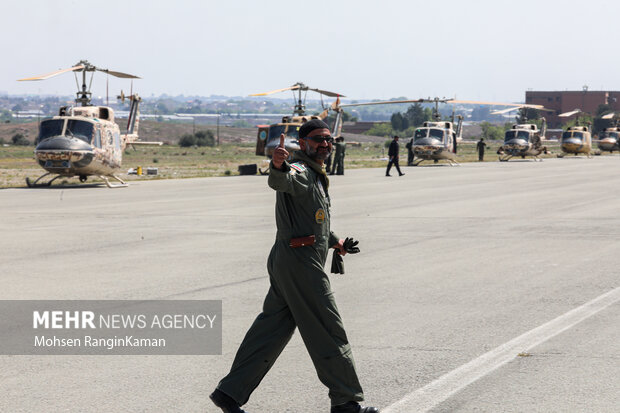 IRIAF stages aerial parade on National Army Day