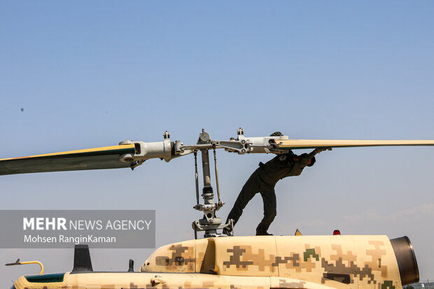 IRIAF stages aerial parade on National Army Day