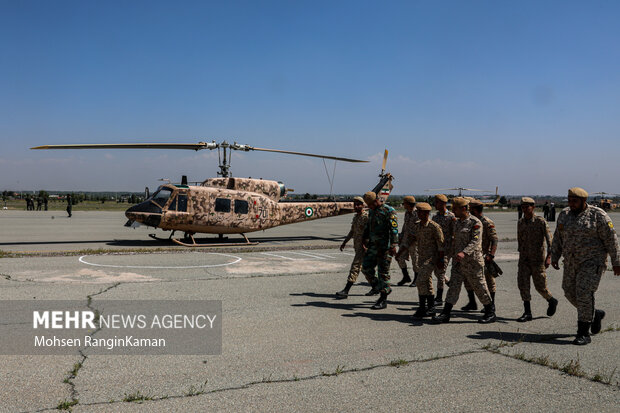 IRIAF stages aerial parade on National Army Day