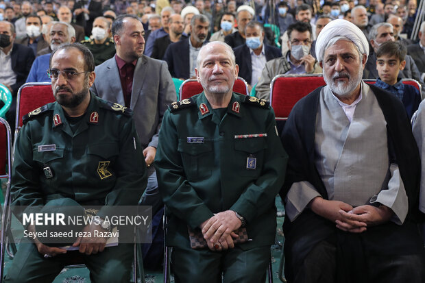 سردار سرلشکر <a href='https://sayeb.ir/tag/%d8%b3%db%8c%d8%af-%db%8c%d8%ad%db%8c%db%8c-%d8%b5%d9%81%d9%88%db%8c'></div>سید یحیی صفوی</a> دستیار و مشاور عالی فرمانده معظم کل قوا در مراسم دومین سالگرد شهادت سردار سید محمد حجازی حضور دارد