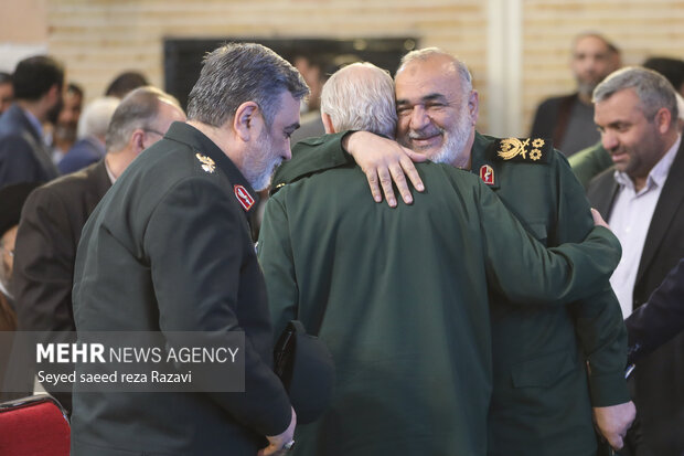 سردار <a href='https://sayeb.ir/tag/%d8%b3%d8%b1%d9%84%d8%b4%da%a9%d8%b1-%d8%ad%d8%b3%db%8c%d9%86-%d8%b3%d9%84%d8%a7%d9%85%db%8c'></div>سرلشکر حسین سلامی</a> فرمانده کل <a href='https://sayeb.ir/tag/%d8%b3%d9%be%d8%a7%d9%87-%d9%be%d8%a7%d8%b3%d8%af%d8%a7%d8%b1%d8%a7%d9%86-%d8%a7%d9%86%d9%82%d9%84%d8%a7%d8%a8-%d8%a7%d8%b3%d9%84%d8%a7%d9%85%db%8c'>سپاه پاسداران انقلاب اسلامی</a> در مراسم دومین سالگرد شهادت سردار سید محمد حجازی حضور دارد