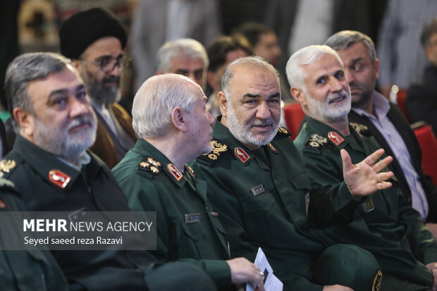 سردار <a href='https://sayeb.ir/tag/%d8%b3%d8%b1%d9%84%d8%b4%da%a9%d8%b1-%d8%ad%d8%b3%db%8c%d9%86-%d8%b3%d9%84%d8%a7%d9%85%db%8c'></div>سرلشکر حسین سلامی</a> فرمانده کل <a href='https://sayeb.ir/tag/%d8%b3%d9%be%d8%a7%d9%87-%d9%be%d8%a7%d8%b3%d8%af%d8%a7%d8%b1%d8%a7%d9%86-%d8%a7%d9%86%d9%82%d9%84%d8%a7%d8%a8-%d8%a7%d8%b3%d9%84%d8%a7%d9%85%db%8c'>سپاه پاسداران انقلاب اسلامی</a> در مراسم دومین سالگرد شهادت سردار سید محمد حجازی حضور دارد