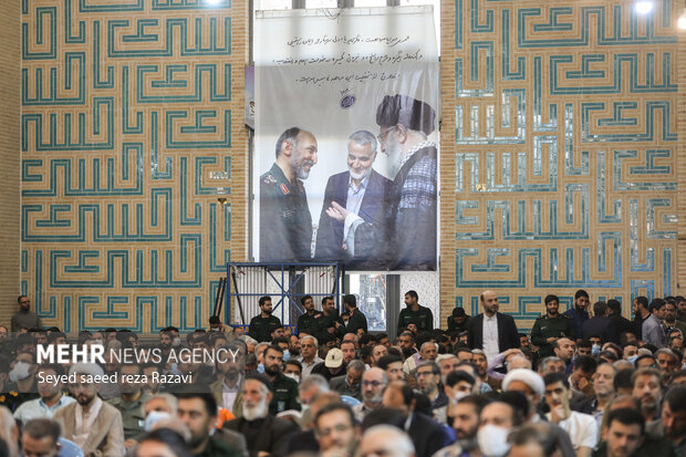 مراسم دومین سالگرد شهادت سردار سید محمد حجازی بعدازظهر امروز سه شنبه ۲۹ فروردین ماه ۱۴۰۲ با حضور سردار <a href='https://sayeb.ir/tag/%d8%a7%d8%b3%d9%85%d8%a7%d8%b9%db%8c%d9%84-%d9%82%d8%a7%d8%a2%d9%86%db%8c'></div>اسماعیل قاآنی</a> <a href='https://sayeb.ir/tag/%d9%81%d8%b1%d9%85%d8%a7%d9%86%d8%af%d9%87-%d9%86%db%8c%d8%b1%d9%88%db%8c-%d9%82%d8%af%d8%b3-%d8%b3%d9%be%d8%a7%d9%87'>فرمانده نیروی قدس سپاه</a> انقلاب اسلامی، سردار <a href='https://sayeb.ir/tag/%d8%b3%d8%b1%d9%84%d8%b4%da%a9%d8%b1-%d8%ad%d8%b3%db%8c%d9%86-%d8%b3%d9%84%d8%a7%d9%85%db%8c'>سرلشکر حسین سلامی</a> فرمانده کل <a href='https://sayeb.ir/tag/%d8%b3%d9%be%d8%a7%d9%87-%d9%be%d8%a7%d8%b3%d8%af%d8%a7%d8%b1%d8%a7%d9%86-%d8%a7%d9%86%d9%82%d9%84%d8%a7%d8%a8-%d8%a7%d8%b3%d9%84%d8%a7%d9%85%db%8c'>سپاه پاسداران انقلاب اسلامی</a>، <a href='https://sayeb.ir/tag/%d8%b3%d8%b1%d8%af%d8%a7%d8%b1-%d8%a7%d8%ad%d9%85%d8%af%d8%b1%d8%b6%d8%a7-%d8%b1%d8%a7%d8%af%d8%a7%d9%86'>سردار احمدرضا رادان</a>، فرمانده کل انتظامی کشور، سردار سرلشکر <a href='https://sayeb.ir/tag/%d8%b3%db%8c%d8%af-%db%8c%d8%ad%db%8c%db%8c-%d8%b5%d9%81%d9%88%db%8c'>سید یحیی صفوی</a> دستیار و مشاور عالی فرمانده معظم کل قوا، و شخصیتهای لشگری و کشوری در <a href='https://sayeb.ir/tag/%d8%ad%d8%b3%db%8c%d9%86%db%8c%d9%87-%d8%b4%d9%87%d8%af%d8%a7%db%8c-%d8%a8%d8%b3%db%8c%d8%ac'>حسینیه شهدای بسیج</a> برگزار شد