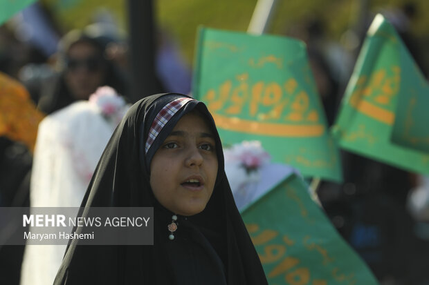 تہران میں تیس ہزار ننھے روزہ داروں کا روح پرور اجتماع
