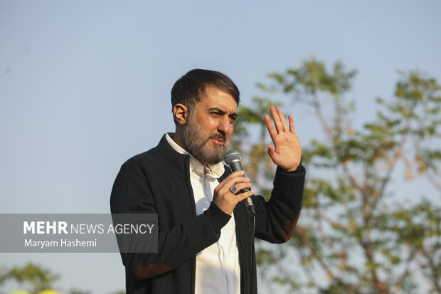 توئیت تامل برانگیز پویانفر درباره گناه؛ بیحیایی جمعی نابود کننده است توئیت تامل برانگیز پویانفر درباره گناه؛ بیحیایی جمعی نابود کننده است