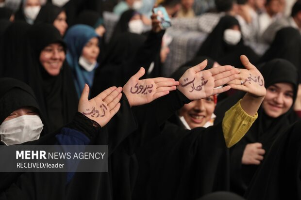 دیدار جمعی از دانشجویان با رهبر معظم انقلاب اسلامی