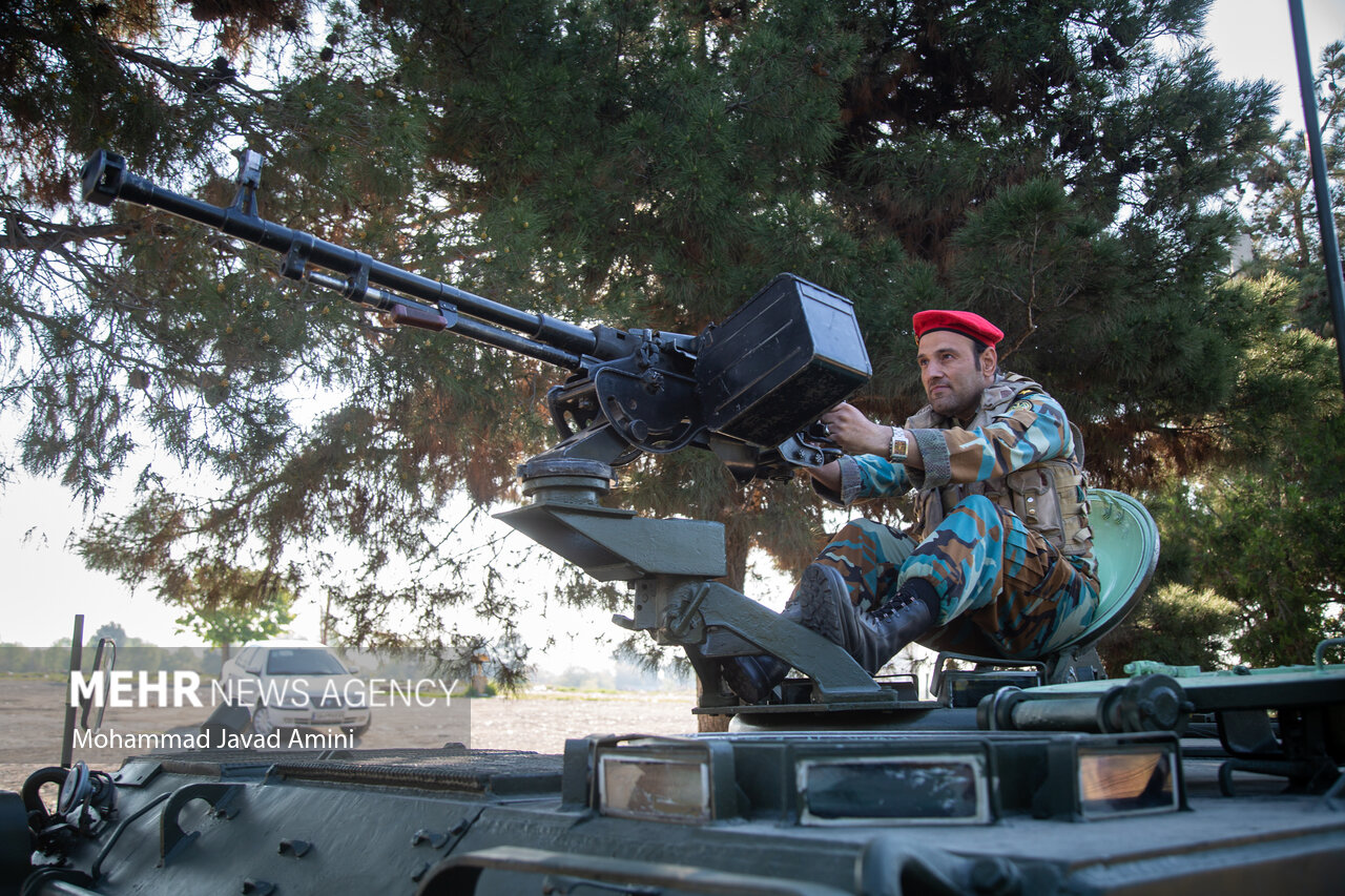 ارتش در اوج اقتدار است/ برای هر هدف تنها یک گلوله شلیک خواهیم کرد