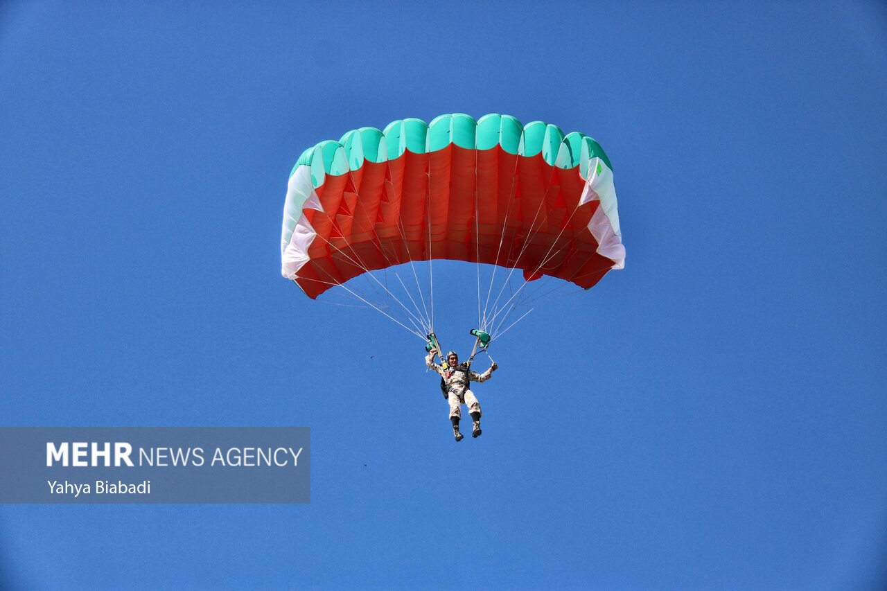 ارتش در اوج اقتدار است/ برای هر هدف تنها یک گلوله شلیک خواهیم کرد