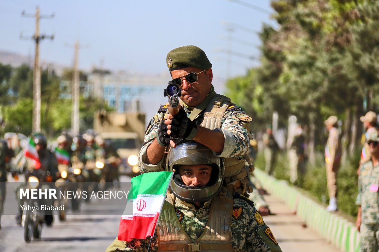 ارتش در اوج اقتدار است/ برای هر هدف تنها یک گلوله شلیک خواهیم کرد