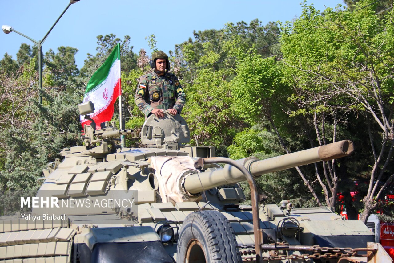 ارتش در اوج اقتدار است/ برای هر هدف تنها یک گلوله شلیک خواهیم کرد