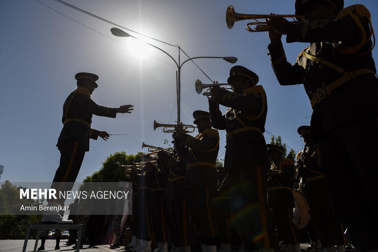 ارتش در اوج اقتدار است/ برای هر هدف تنها یک گلوله شلیک خواهیم کرد