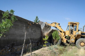 تخریب ساخت و سازهای غیرمجاز در ۴۵ قطعه از اراضی کشاورزی کرج