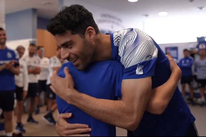 دلجویی از توپجمعکن پورتو و سورپرایز طارمی در رختکن!