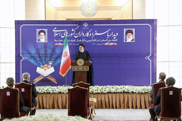 دشمن امت مسلمہ کو کمزور کرنے کے لئے اختلافات ایجاد کرتا ہے، ایرانی صدر
