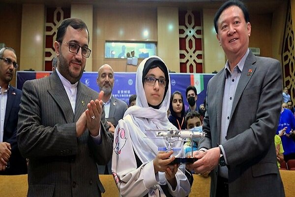 نسل آینده هر جامعهای را نوجوانان آن میسازند