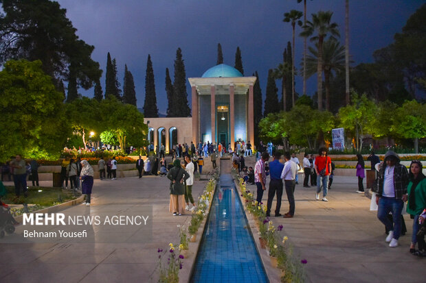 Iranian commemorate National Day of Saadi