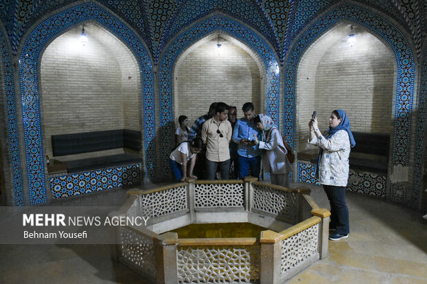 یکم اردیبهشت ماه ، بزرگداشت سعدی