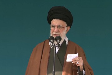 رہبر معظم انقلاب اسلامی کی امامت میں نماز عید الفطر ادا کردی گئی