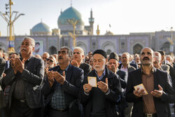 İmam Rıza (a.s) türbesinde Ramazan Bayramı namazı