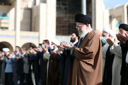 VIDEO: Leader leads Eid al-Fitr prayers in Tehran