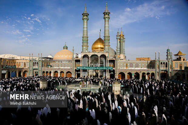 نماز عید قربان در حرم حضرت معصومه (س) و مسجد جمکران اقامه شد